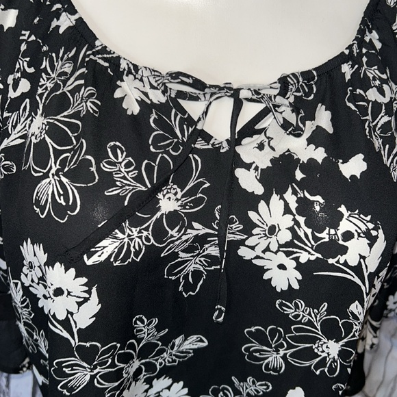 Torrid Floral Bell Sleeve Georgette Blouse sz1 - Picture 2 of 6